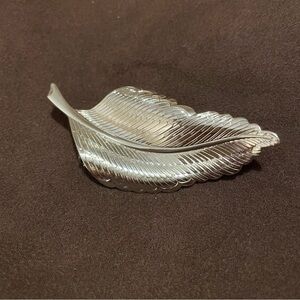 Elegant silver tone leaf scarf clip
